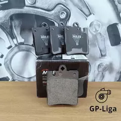 Колодки тормозные задние (без датчика) (Смесь Low-Metallic) MERCEDES W203 00/A208/A209 CLK (TRW GDB1421) E410457