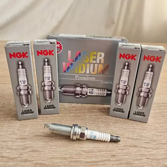 Свеча зажигания NGK 5758